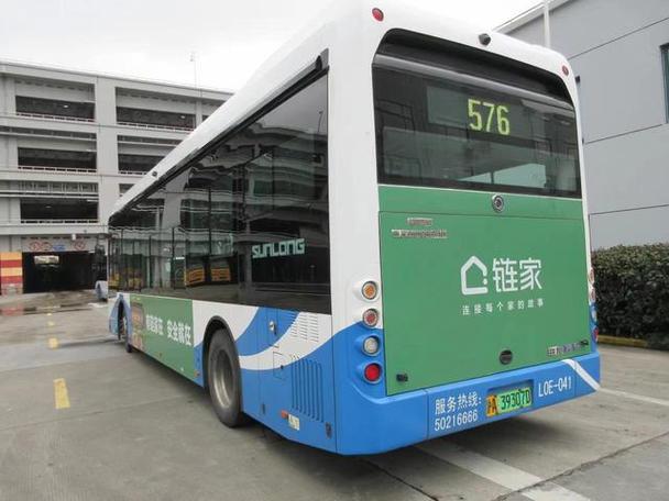 上海公交車廣告設計 精準定位與創意視覺的策略融合